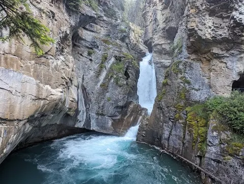 Johnston Canyon Icewalk — Hike — Icefields Parkway — Canada