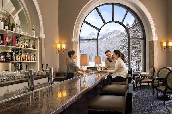 Lakeview Lounge