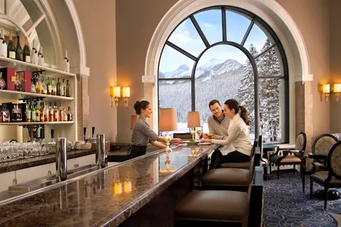 Lakeview Lounge — International — Icefields Parkway — Canada