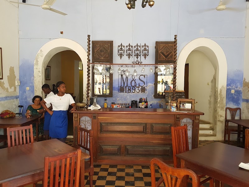 Karibu — Seafood — Mozambique EN1 Coastal Route — Mozambique