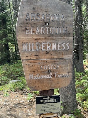Hike the Beartooth Lake Trail