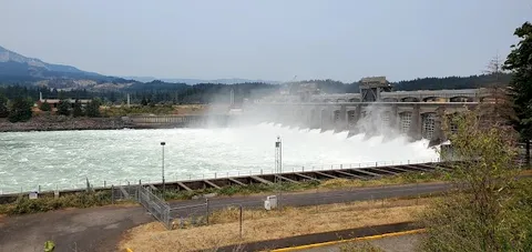 Cascade Locks — City — Historic Columbia River Highway — United States