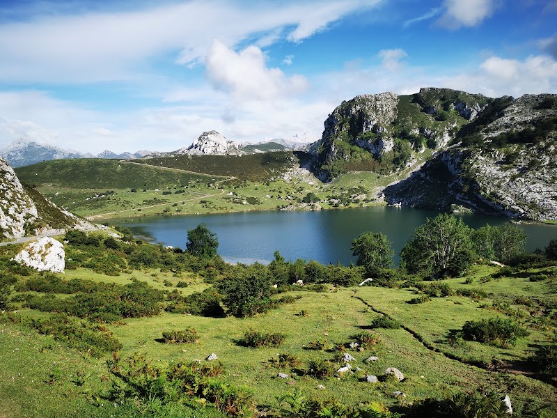 Covadonga Sanctuary and controlled Lakes access — Mountain landscape — Picos de Europa — Spain