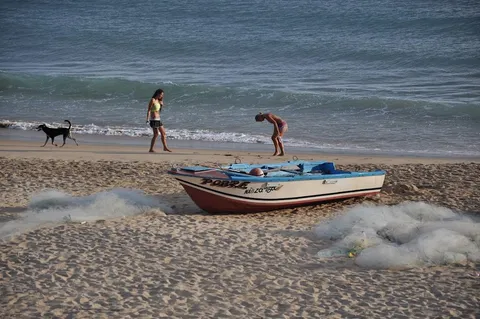 Praia do Tofo — Beach — Mozambique EN1 Coastal Route — Mozambique