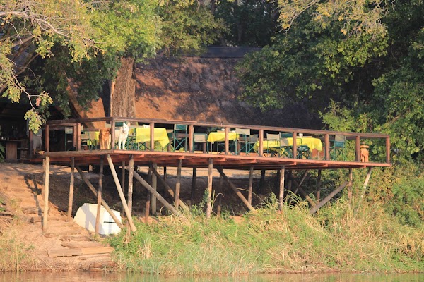 Ndhovu Safari Lodge Restaurant