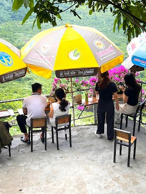 Hai Van Gate Cafe