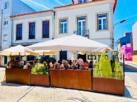 O Bairro — Portuguese — Lisbon to Porto — Portugal