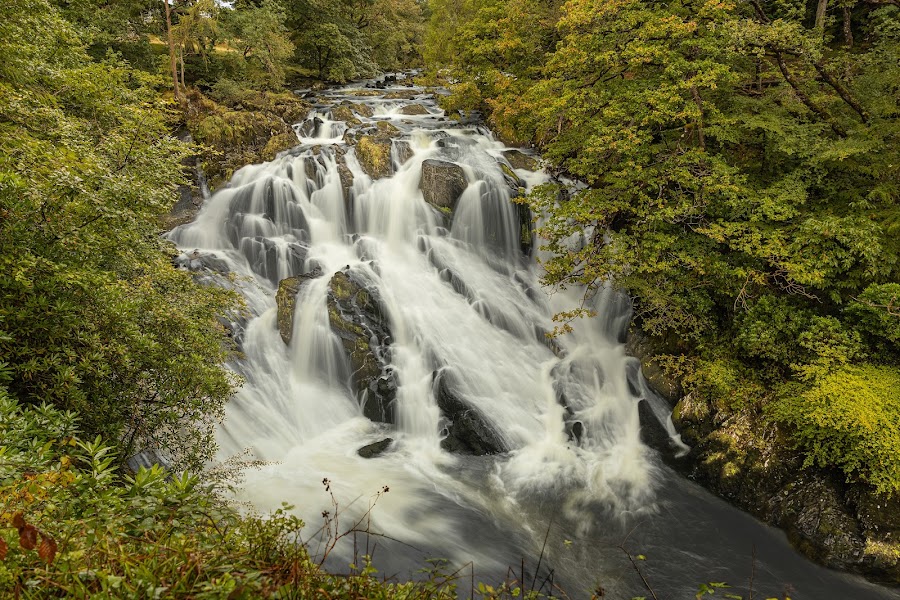 Swallow Falls and Dolbadarn Castle/lakefront — Waterfall and castle — Eryri Scenic Traverse — Wales