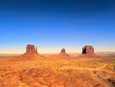 Monument Valley — Nature — Southern Utah Parks Traverse — United States