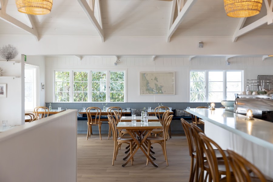 The Oyster Inn — Seafood and New Zealand — Waiheke Island Circuit — New Zealand