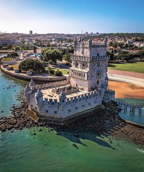 One Lisbon district — Departure walk — Lisbon to Porto — Portugal