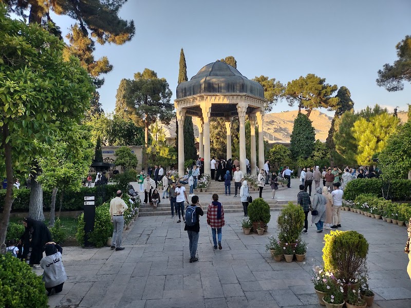 Shiraz — Город — Транзект от побережья Каспия к Персидскому заливу — Иран
