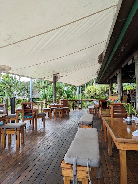 Sundowner Bar and Grill at Outrigger Fiji Beach Resort — Fijian and international — Coral Coast Road, Fiji — Fiji