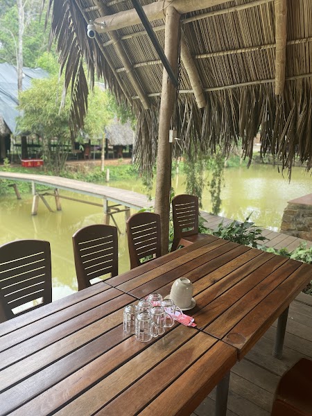A Ko Dhong dining — Ede and Vietnamese — Ho Chi Minh Road — Vietnam