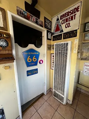 Emma Jean's Holland Burger — Food & Drink — Route 66 — United States