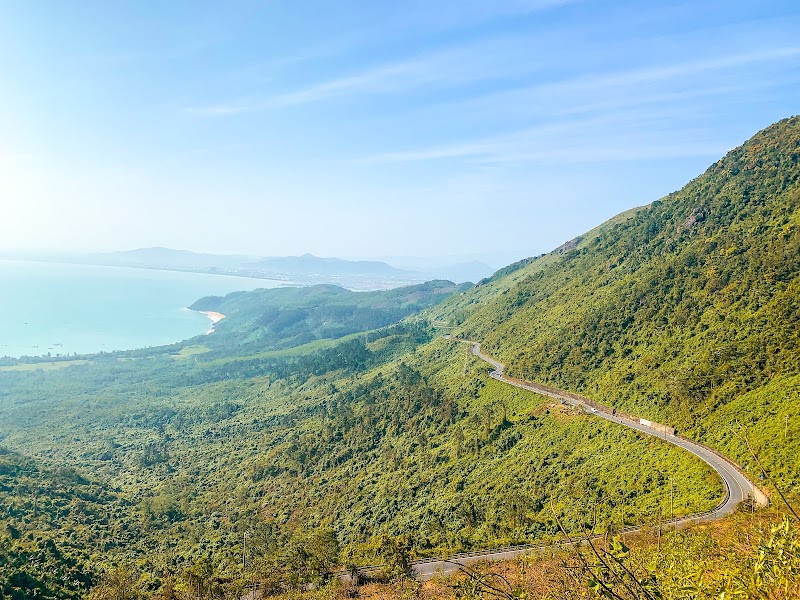 Climb the Hai Van Pass by road