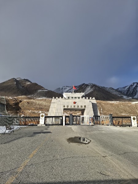 Khunjerab border crossing — International border — Karakoram Highway: Gilgit to Kashgar — Pakistan / China