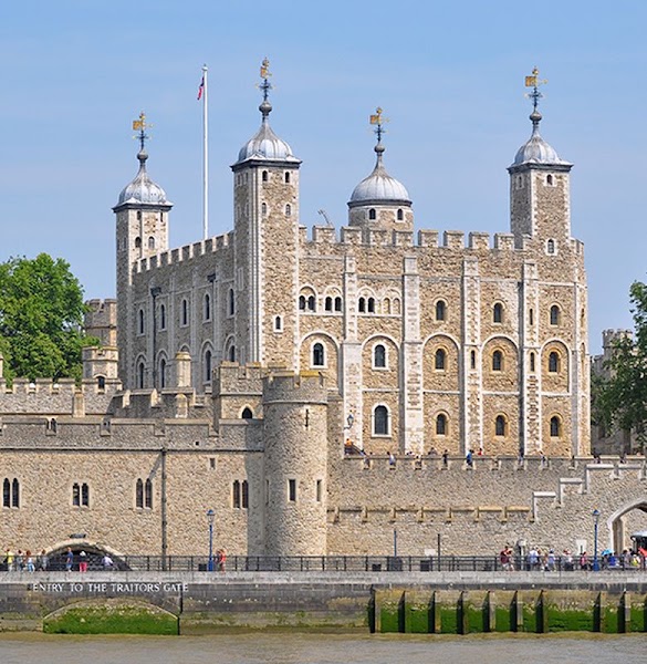 Tower of London — Historic site — South West Explorer — England