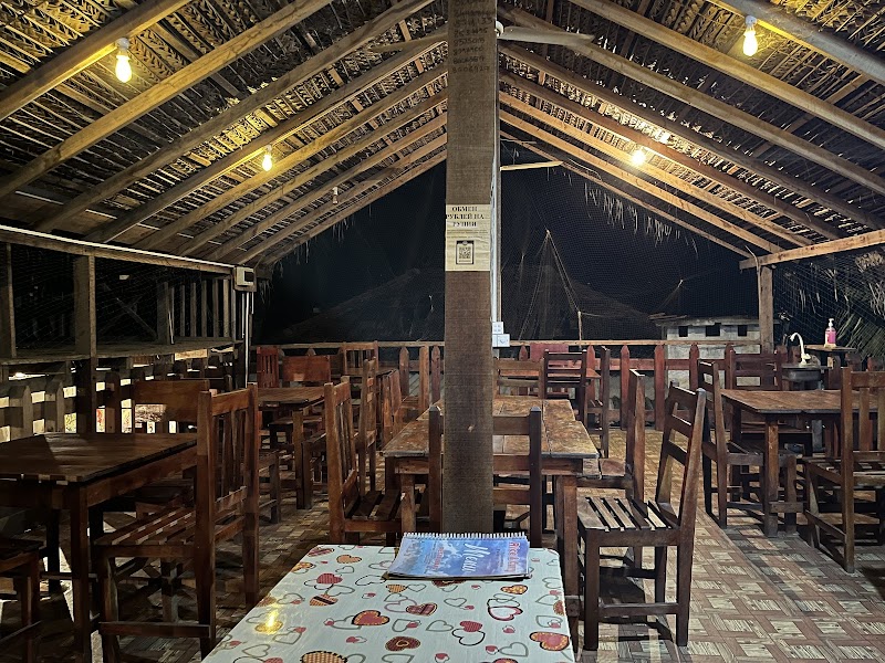 Rice 'n' Curry Restaurant — Sri Lankan — Из Тринкомали в Арugam Bay по восточному побережью — Шри-Ланка