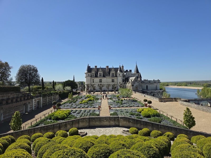 Amboise château and town — Château and town — Châteaux of the Loire — France