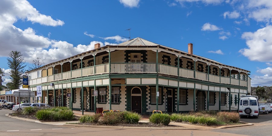 Norseman Hotel — Hotel meals — Nullarbor Plain and Eyre Highway — Australia