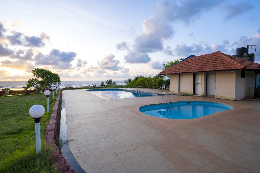 Sagar Sawali Beach Resort dining room — Konkani seafood — Scenic Konkan Coast: Mumbai to Goa — India