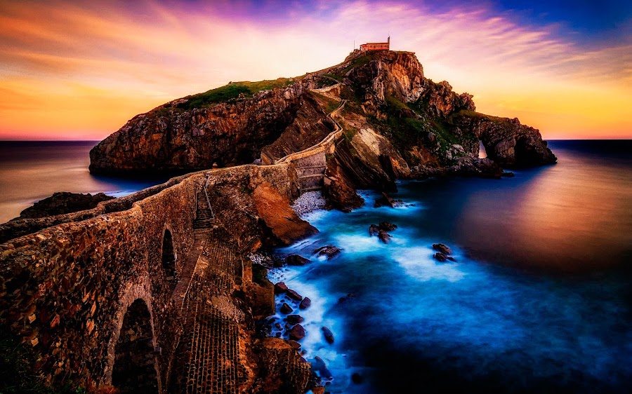 Gaztelugatxe or Santimamiñe — Reservation-controlled visit — Basque Coast: Bilbao to Urdaibai — Spain