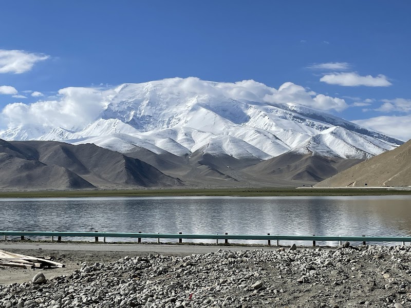 Karakul Lake