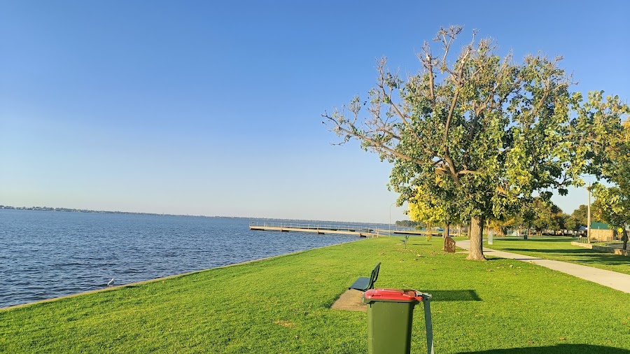 Lake Mulwala foreshore — River and lake walk — Along the Murray River — Australia