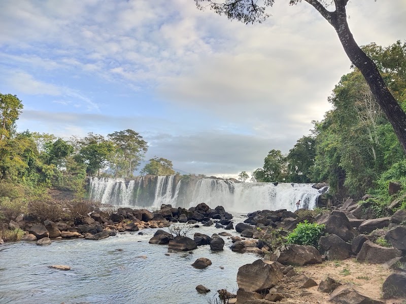 Tad Lo Waterfall