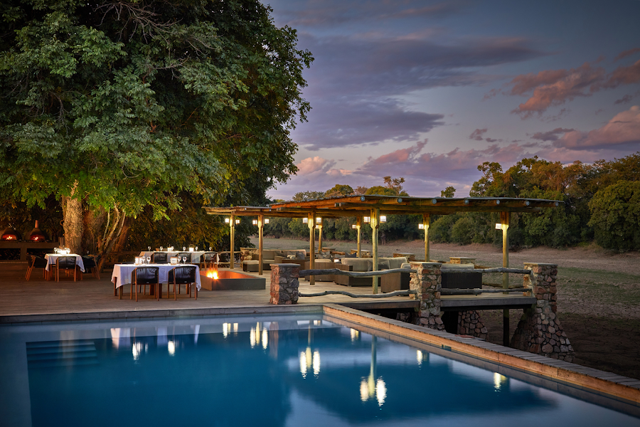 Mfuwe Lodge restaurant and meal plan — Lodge dining — Great East Road — Zambia