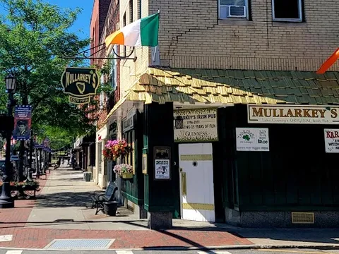 Mullarkey's Irish Pub — Pub food — Great River Road: Ten-State Highlights — United States