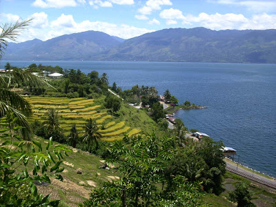 Danau Singkarak — Nature — Sumatra Trans-Highway Bukittinggi to Lake Toba — Indonesia
