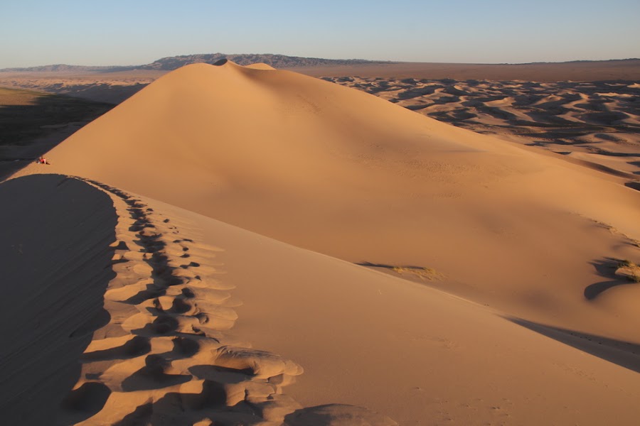 Khongoryn Els dunes — Desert Landscape — Mongolia: Classic Gobi Circuit — Mongolia